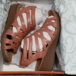 baretraps toshia gladiator wedge sandal